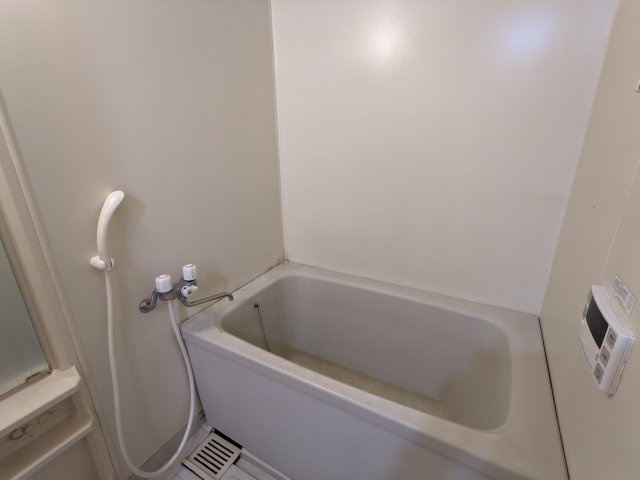 久里浜3丁目共同住宅の浴室|ゆったり過ごせるお風呂です