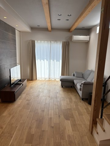 ６６７０５　岐阜市茜部新所中古戸建の居間・リビング