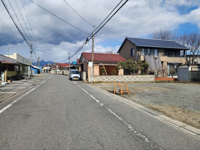 高崎市上並榎町売土地の前面道路含む現地写真