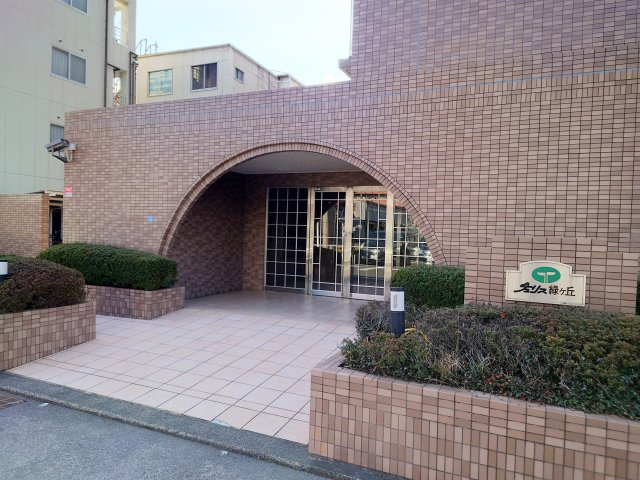 チュリス緑ヶ丘　静岡市駿河区緑ヶ丘町の外観|外壁タイル張りで重厚で洗練された外観のマンションです。
