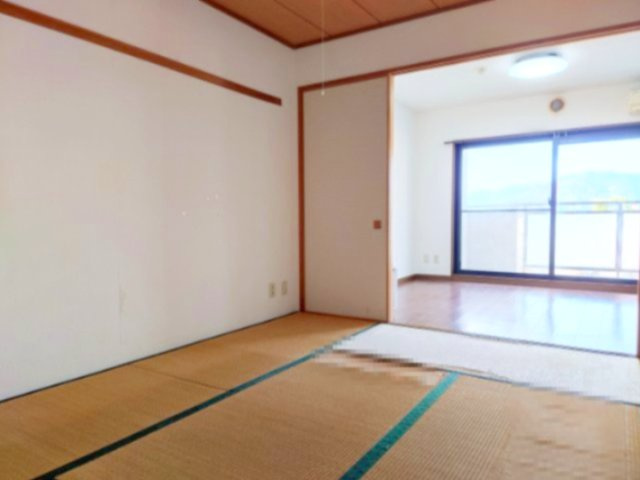 チュリス緑ヶ丘　静岡市駿河区緑ヶ丘町の和室|リビング横の和室：子供の遊び場、来客時の客間、昼寝・家事スペースなどフレキシブルにお使いいただけます