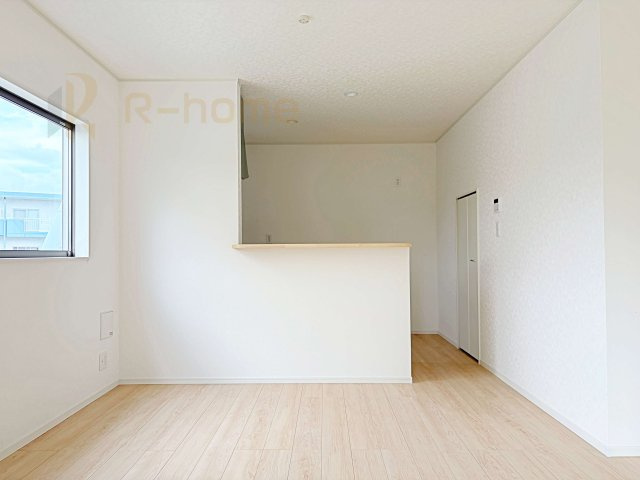 東茨城郡茨城町長岡第4　新築戸建て　1号棟のキッチン|リビングで遊ぶお子様にも目が届くカウンターキッチン！