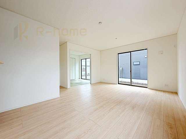 東茨城郡茨城町長岡第4　新築戸建て　1号棟の居間・リビング|広々とした余裕のあるリビングです♪大きな窓からは自然光が届きます。