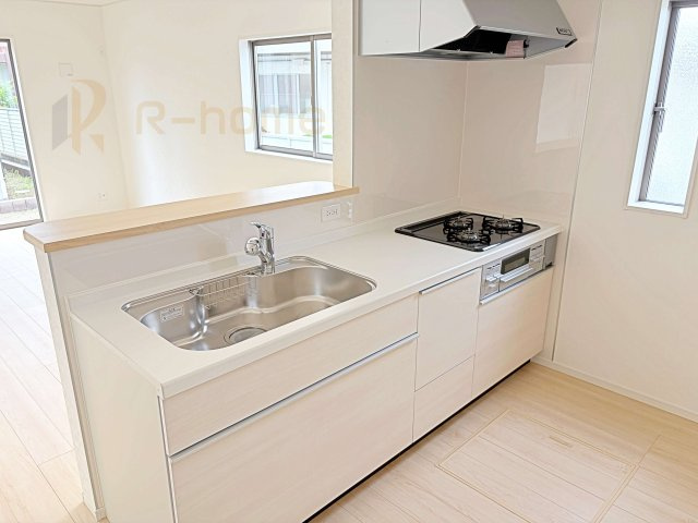 東茨城郡茨城町長岡第4　新築戸建て　1号棟のキッチン|料理をしながら家族とコミュニケーションが取れる対面式システムキッチン。