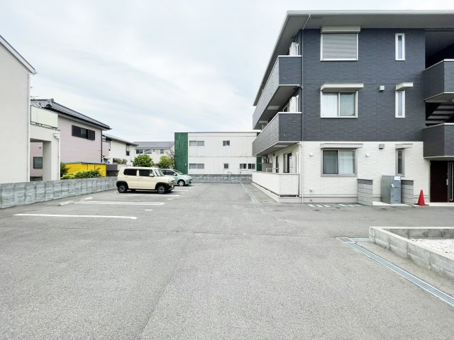 エル・ソル大和の駐車場
