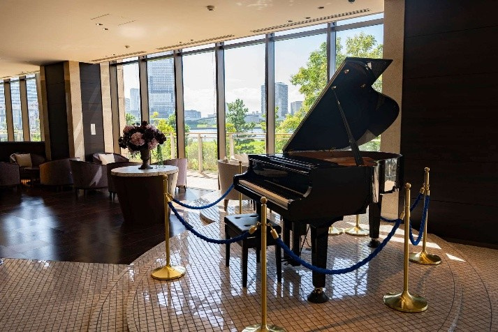 【キャビンラウンジ(2F)・オーシャンビューラウンジ(3F)】ギャラリーエントランスを抜けた先のキャビンラウンジは居住者同士の憩いの場。24時間利用可能。