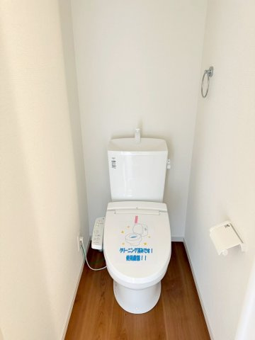桂池尻町　Ⅰ期２号地のトイレ|【２号地：トイレ】
1階と2階の2ヶ所に配置しており、来客時や朝の身支度時にも同時に使えて嬉しい♪