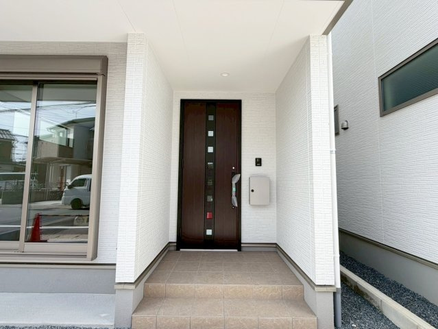 桂池尻町　Ⅰ期２号地の外観|【２号地：玄関】
住まいの「顔」となる玄関。（R8.2撮影）