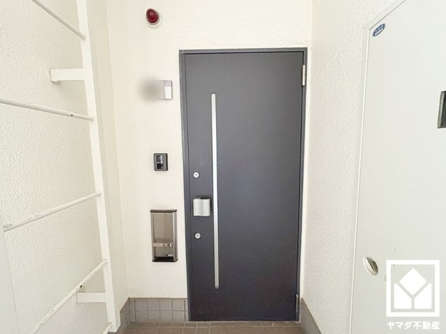 メゾンドール苦楽園の玄関