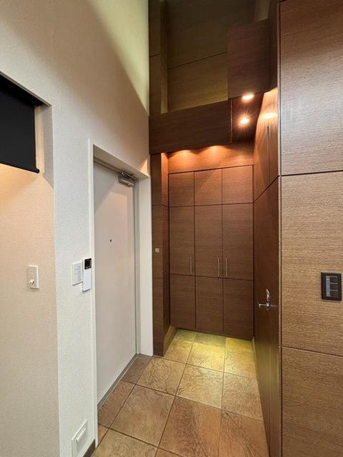 パークアクシス溜池山王の玄関|※写真は同タイプ住戸です。