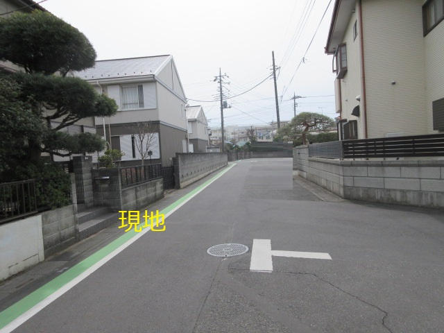 中古戸建　熊谷市玉井南3-27-4（リフォーム住宅）の前面道路含む現地写真