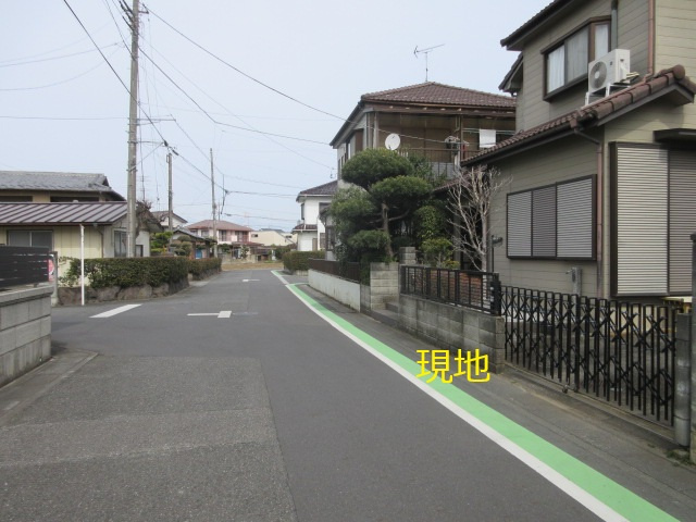 中古戸建　熊谷市玉井南3-27-4（リフォーム住宅）の前面道路含む現地写真