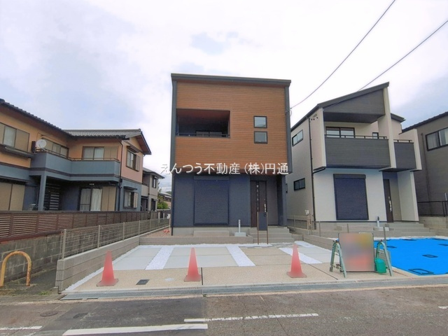 ブルーミングガーデン原山台の前面道路含む現地写真