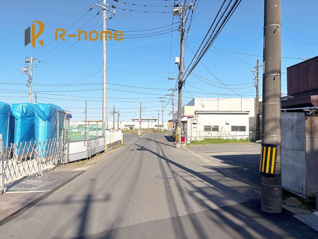東茨城郡茨城町長岡第4　新築戸建て　2号棟の前面道路含む現地写真|周辺環境も併せて案内致します♪
閑静な住宅地で笑顔あふれる新生活！
ぜひ現地へお越しください♪