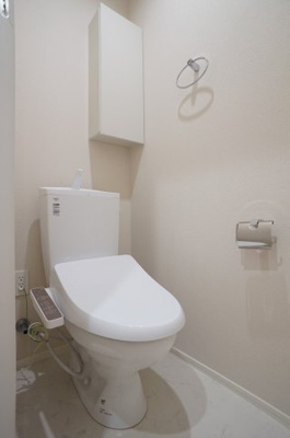 【トイレ】 | ラビアンローゼ | 暖房洗浄便座付トイレです