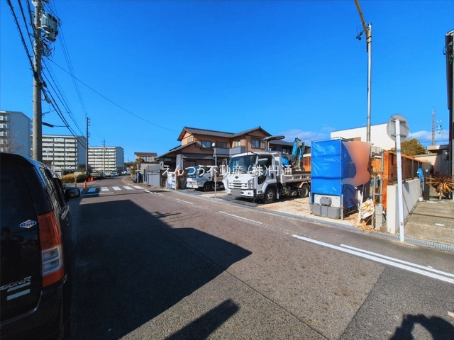 ブルーミングガーデンの前面道路含む現地写真