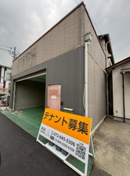 長尾家具町２丁目事務所付倉庫の外観