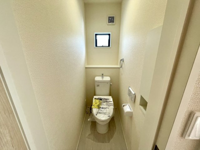 【トイレ】 | 【新築分譲住宅～GRAFARE～】山形市浜崎　1棟 | 【Toilet】
寛ぎだけではない、快適な生活を送る為に必要なもの。毎日使う場所だから、より快適な空間に仕上げられています。