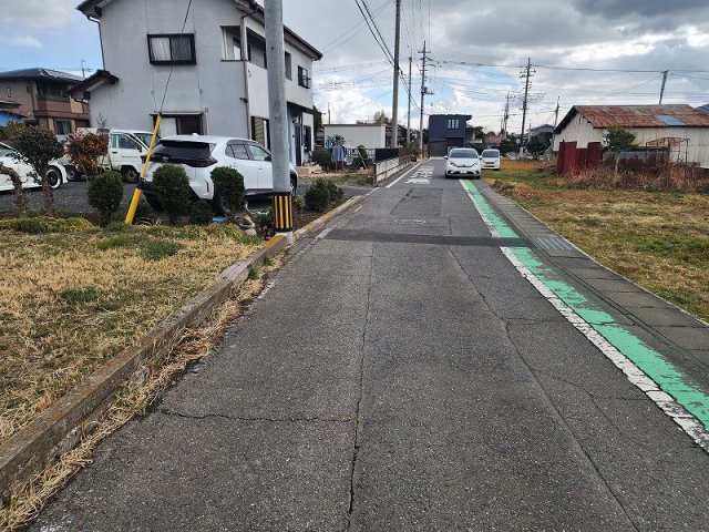 高崎市南新波町売土地の前面道路含む現地写真
