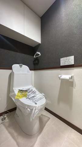 【トイレ】 | アンピール空港南☆仲介手数料無料☆ | 手洗い一体型のトイレは節水効果があり、環境にもお財布にも優しい人気のタイプです。もちろんウォシュレット機能も完備しています。