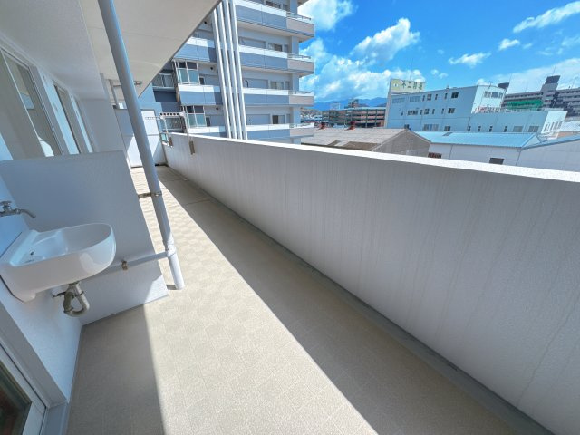 【バルコニー】 | アンピール空港南☆仲介手数料無料☆ | 南東向きのバルコニー