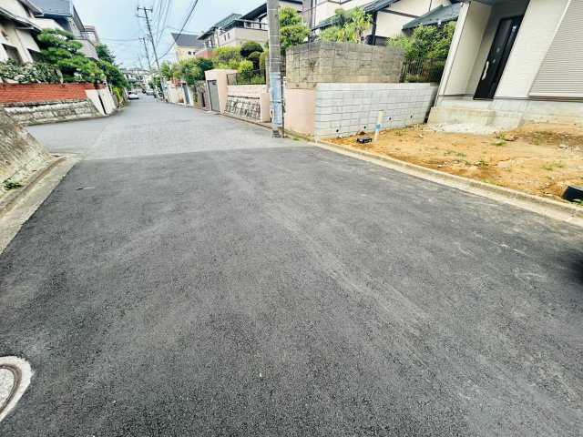 千葉市稲毛区宮野木町１５５１番の前面道路含む現地写真|7月26日撮影