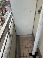 洗濯機置場はバルコニーです。