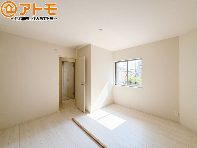 【子供部屋】 | 葵区古庄六丁目8期　新築戸建　全1棟 | 壁と床がシンプルな色合いだからこそ自分だけの空間を作れます♪お部屋作りのイメージは順調でしょうか♪