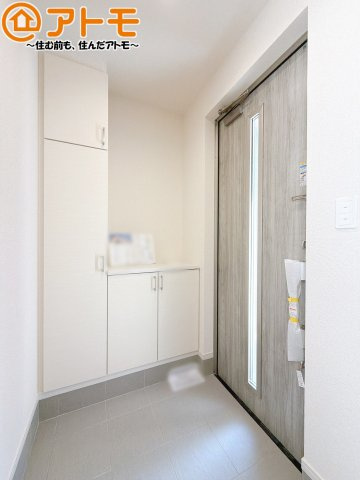 【玄関】 | 葵区古庄六丁目8期　新築戸建　全1棟 | 玄関は収納付きで使い勝手良好♪見た目もすっきり♪