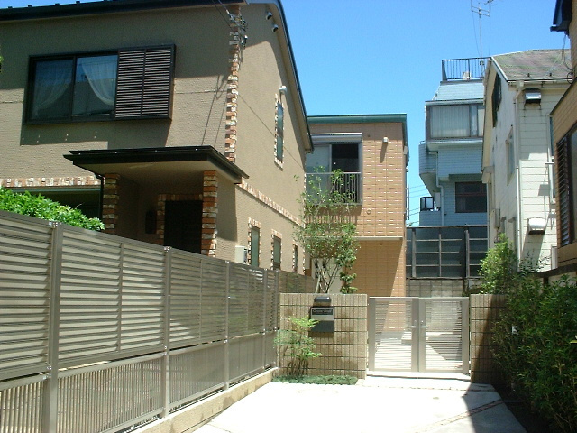 Ｇｒｅｅｎ　Ｒｏｏｆのロビー|☆物件へと向かうアプローチ。隠れ家的住居です。