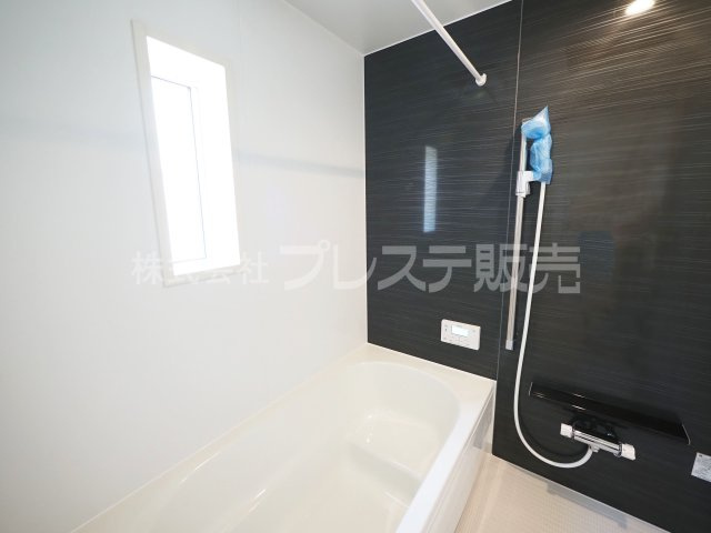 奈良市七条１丁目の新築一戸建の浴室|現地写真（２号地浴室）浴室暖房乾燥機を標準装備！