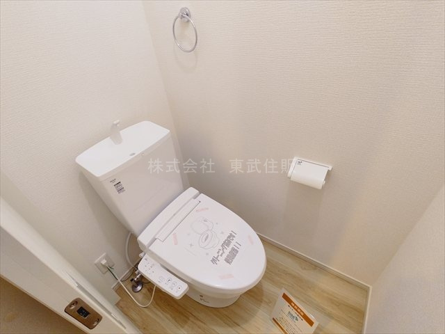 【トイレ】 | ふじみ野市亀久保２期　全１棟 | 落ち着いた色調のトイレです