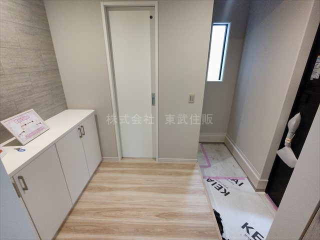 【玄関】 | ふじみ野市亀久保２期　全１棟 | 落ち着いた玄関です