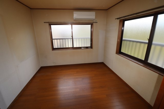 上京区七番町戸建の洋室