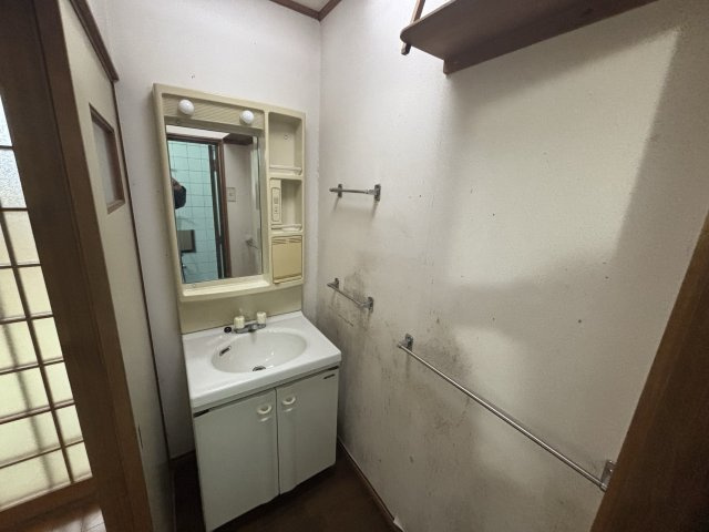 上京区七番町戸建の独立洗面台