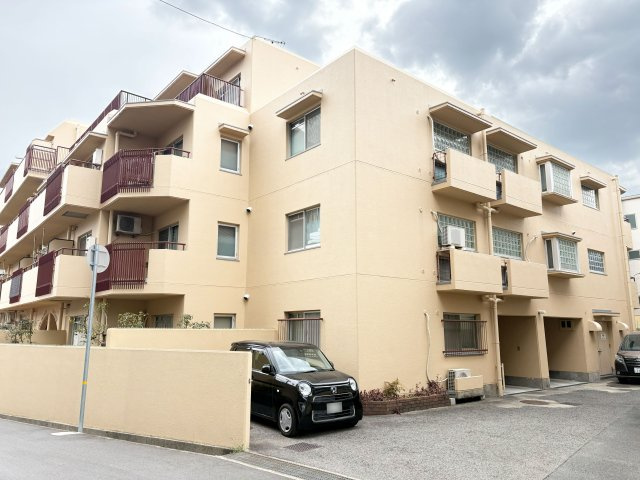 ダイアパレス魚崎の外観|小学校や幼稚園、商業施設が徒歩10分圏内に位置しており、生活至便◎皆様からのご連絡を心よりお待ちしております。