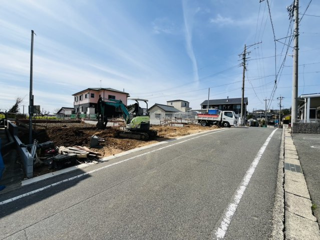 大府市横根町石丸100番１・６・７『仲介手数料無料』新築戸建ての前面道路含む現地写真