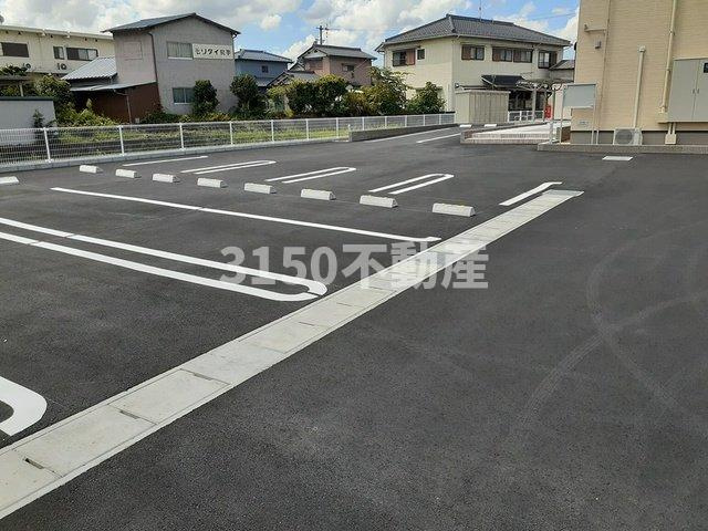 フェリーチェの駐車場