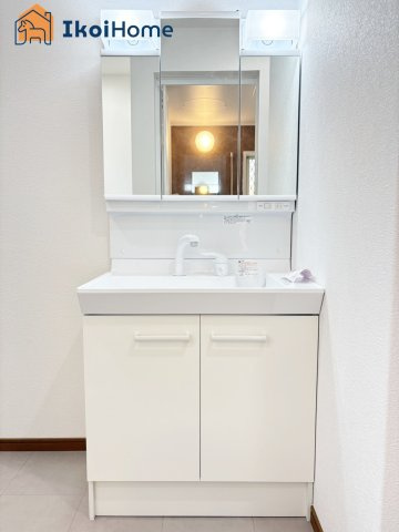 明石市朝霧台　中古戸建の洗面所|【ホームページに現地動画掲載中】●年中無休：当日予約可●3面鏡洗面化粧台新品になります。