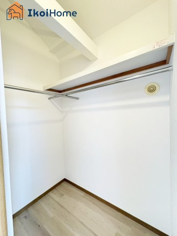 明石市朝霧台　中古戸建の収納|【ホームページに現地動画掲載中】●年中無休：当日予約可●WICです。収納豊富で収納には困りません♪