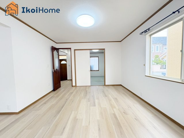 明石市朝霧台　中古戸建の居間・リビング|【ホームページに現地動画掲載中】●年中無休：当日予約可●LDK17.8帖ですので大きな家具設置可能！
