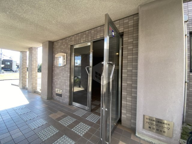 WESTヒルズ新鴻池のエントランス