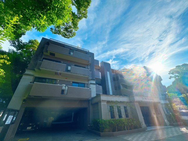 【その他】 | アートウィル赤坂☆仲介手数料無料☆ | 地下鉄七隈線「桜坂」駅まで徒歩11分。バス停も身近にあり、地下鉄とバスの両方を利用しやすい便利な立地。毎日の通勤・通学にも快適な住環境です。