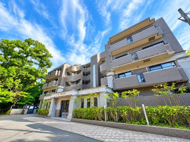 【外観】 | アートウィル赤坂☆仲介手数料無料☆ | 通勤・通学に便利な天神エリアや、ショッピングやグルメを楽しめる大名エリアも徒歩圏内。都心での暮らしを存分に楽しめる立地が魅力です。