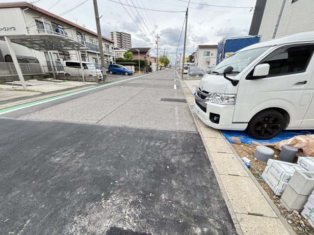 豊明市新田町門先11-3『仲介手数料無料』新築戸建ての前面道路含む現地写真