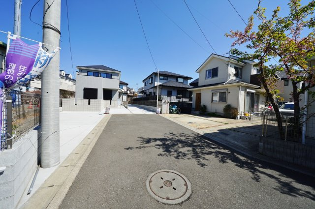 【横浜市瀬谷区北新28-20全2棟新築戸建て】★仲介手数料無料★（瀬谷第二小学校・下瀬谷中学校）の前面道路含む現地写真