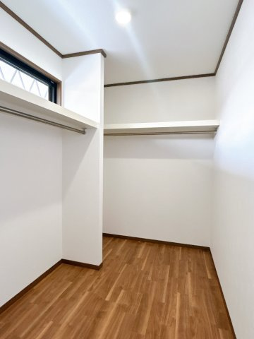 リフォーム済中古戸建　大垣市笠木町　昭和62年築の収納|納戸（ウォークインクローゼット）