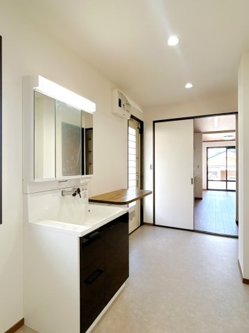 リフォーム済中古戸建　大垣市笠木町　昭和62年築の独立洗面台