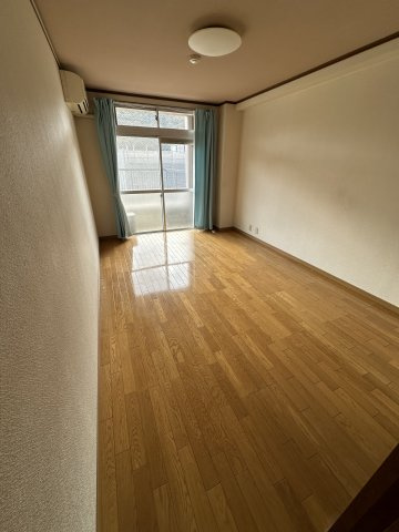 昭和町2丁目アパートの洋室