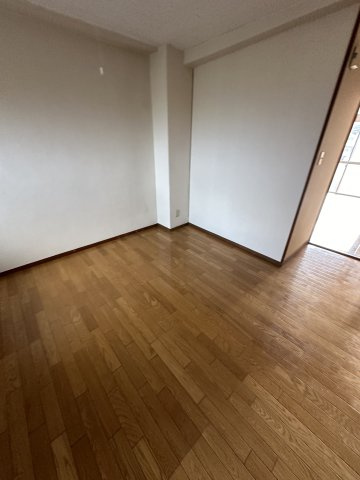 昭和町2丁目アパートの洋室